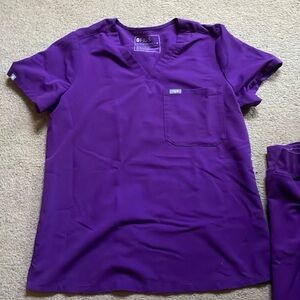 Purple FIG scrub set, size MEDIUM